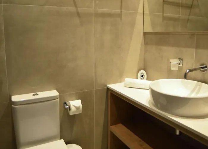 Hai Hotel מלון *