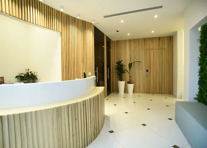 Hai Hotel מלון *